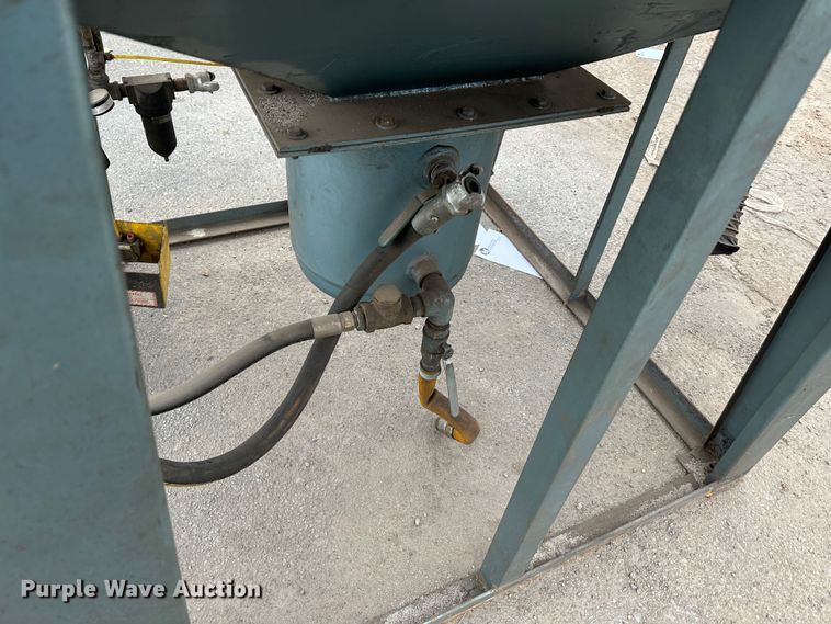 image for item LN9093 Universal  sandblasting cabinet