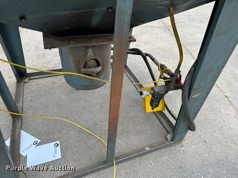 image for item LN9093 Universal  sandblasting cabinet