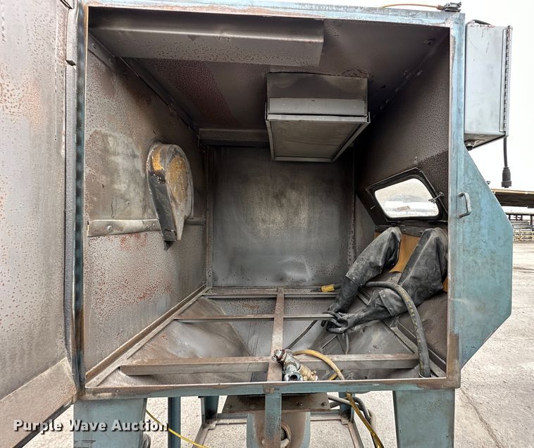 image for item LN9093 Universal  sandblasting cabinet
