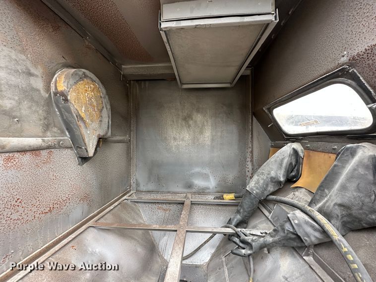 image for item LN9093 Universal  sandblasting cabinet