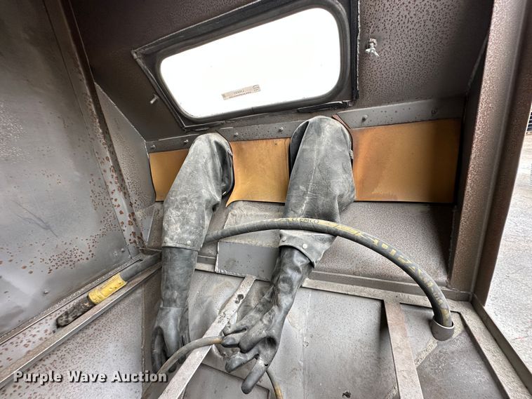 image for item LN9093 Universal  sandblasting cabinet