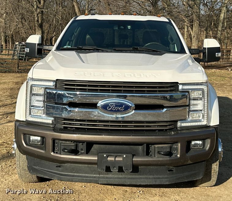 image for item LN9099 2017 Ford F450  Crew Cab pickup truck