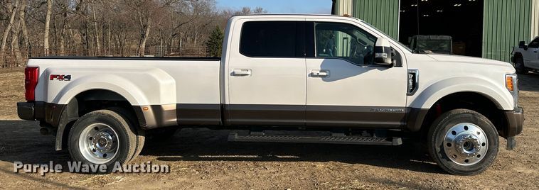 image for item LN9099 2017 Ford F450  Crew Cab pickup truck