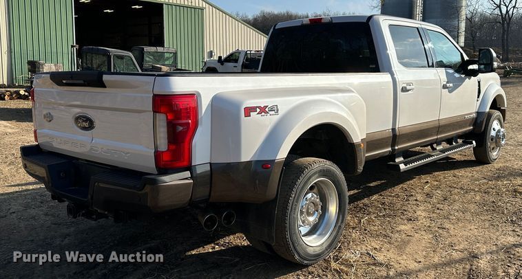 image for item LN9099 2017 Ford F450  Crew Cab pickup truck