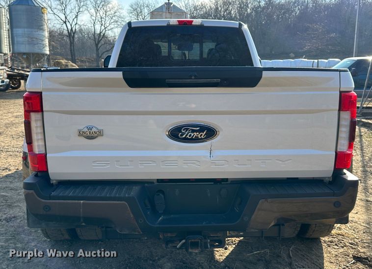 image for item LN9099 2017 Ford F450  Crew Cab pickup truck