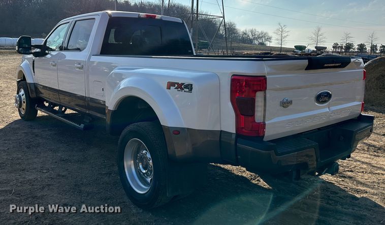 image for item LN9099 2017 Ford F450  Crew Cab pickup truck