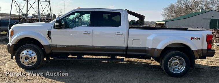 image for item LN9099 2017 Ford F450  Crew Cab pickup truck