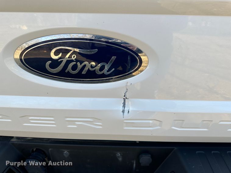 image for item LN9099 2017 Ford F450  Crew Cab pickup truck