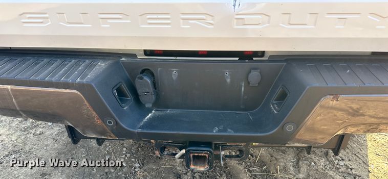 image for item LN9099 2017 Ford F450  Crew Cab pickup truck