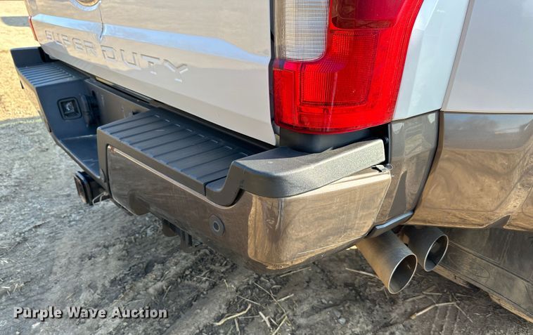 image for item LN9099 2017 Ford F450  Crew Cab pickup truck