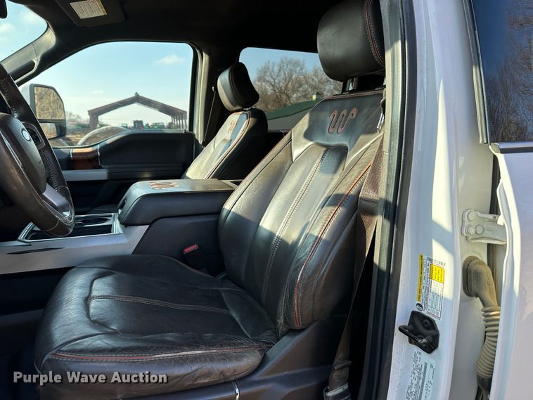 image for item LN9099 2017 Ford F450  Crew Cab pickup truck