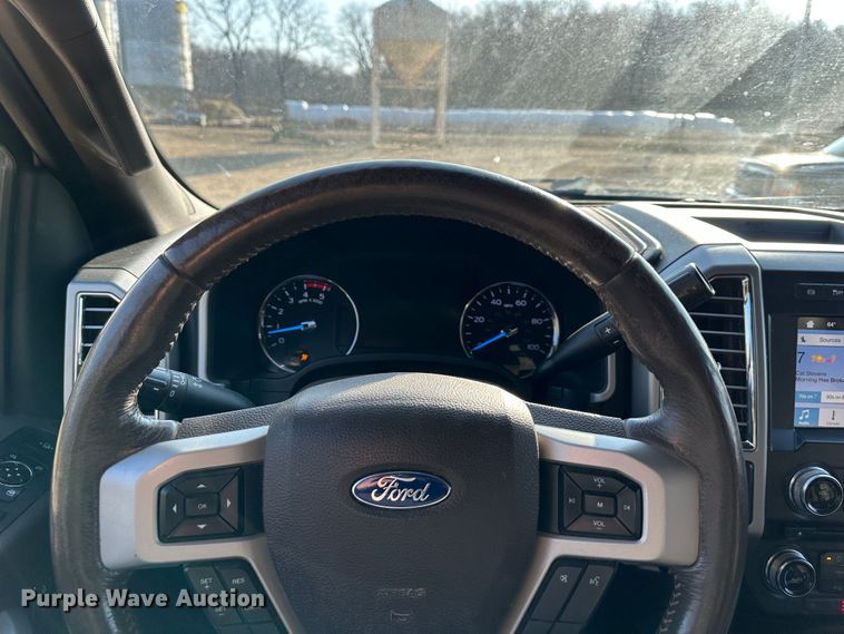 image for item LN9099 2017 Ford F450  Crew Cab pickup truck