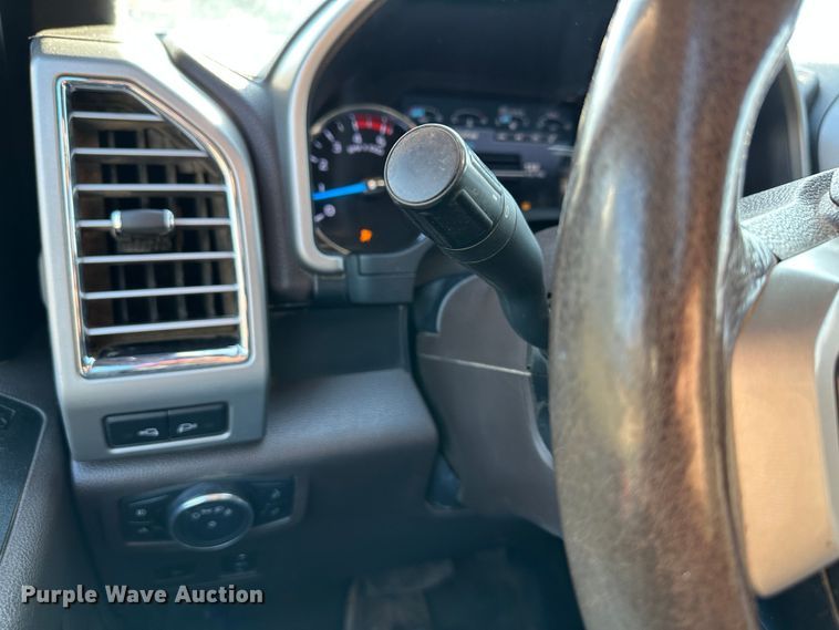 image for item LN9099 2017 Ford F450  Crew Cab pickup truck