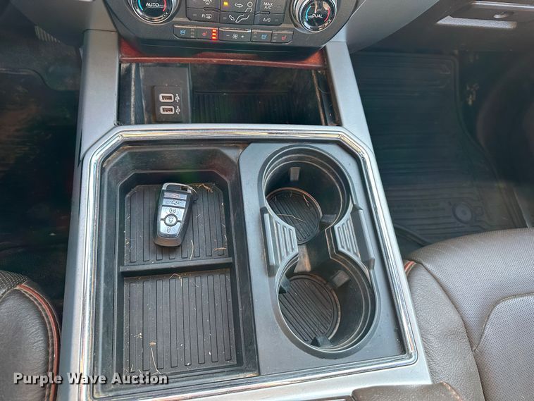 image for item LN9099 2017 Ford F450  Crew Cab pickup truck