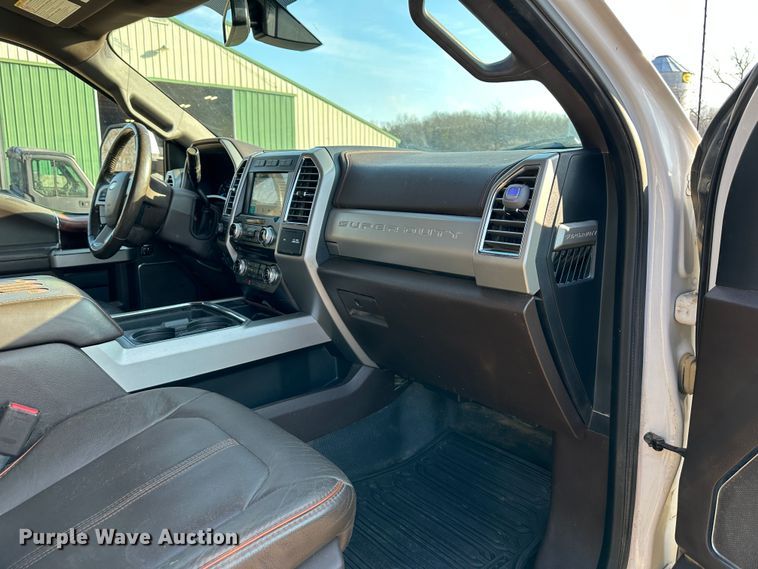 image for item LN9099 2017 Ford F450  Crew Cab pickup truck