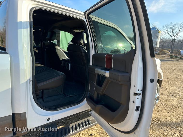 image for item LN9099 2017 Ford F450  Crew Cab pickup truck