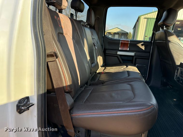 image for item LN9099 2017 Ford F450  Crew Cab pickup truck