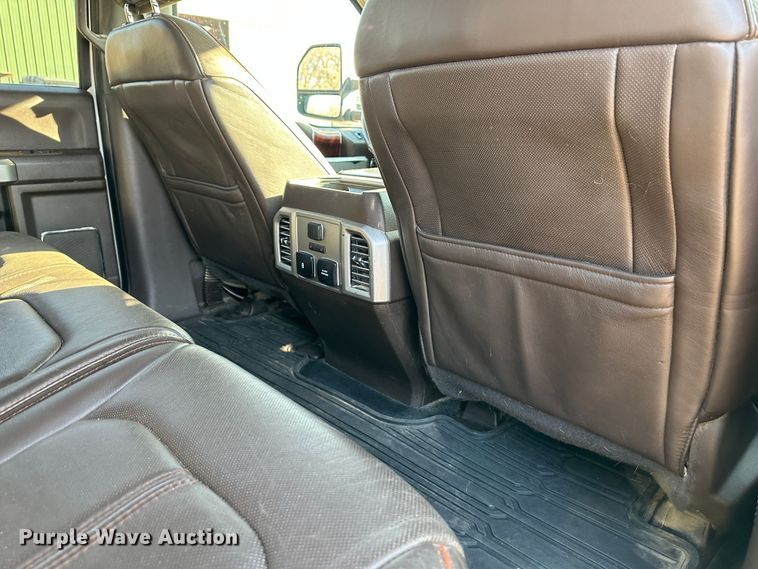 image for item LN9099 2017 Ford F450  Crew Cab pickup truck