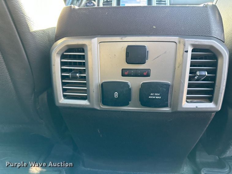 image for item LN9099 2017 Ford F450  Crew Cab pickup truck