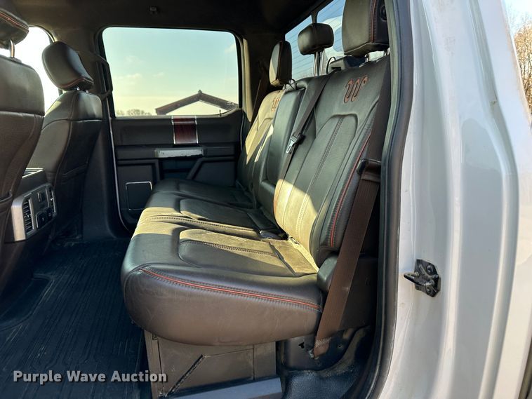 image for item LN9099 2017 Ford F450  Crew Cab pickup truck