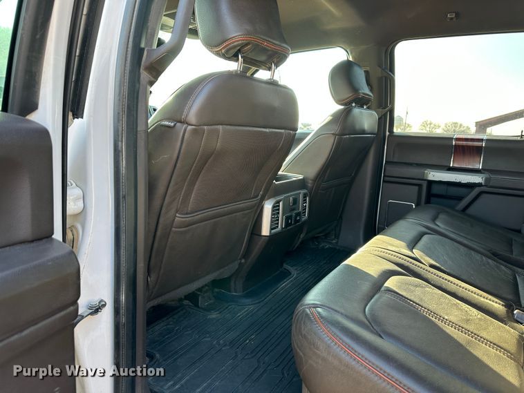 image for item LN9099 2017 Ford F450  Crew Cab pickup truck