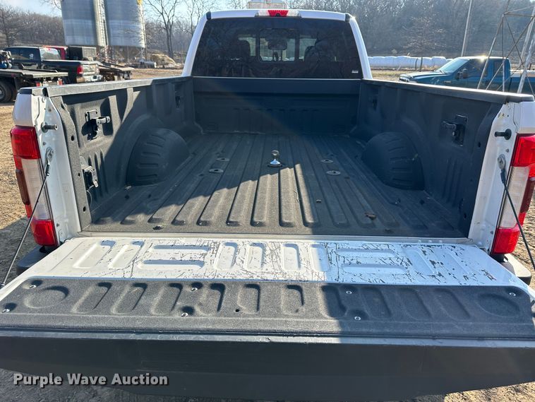 image for item LN9099 2017 Ford F450  Crew Cab pickup truck