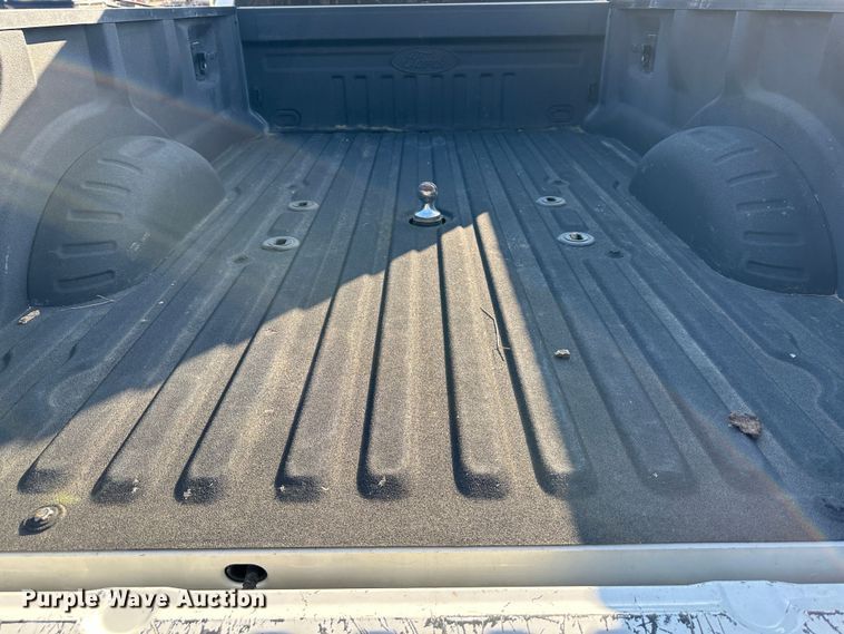 image for item LN9099 2017 Ford F450  Crew Cab pickup truck