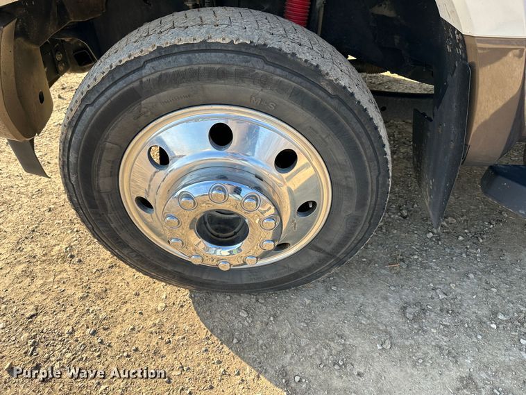 image for item LN9099 2017 Ford F450  Crew Cab pickup truck