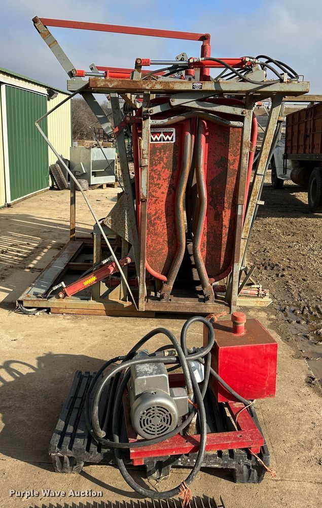 image for item LN9102 WW Manufacturing 1282  squeeze chute