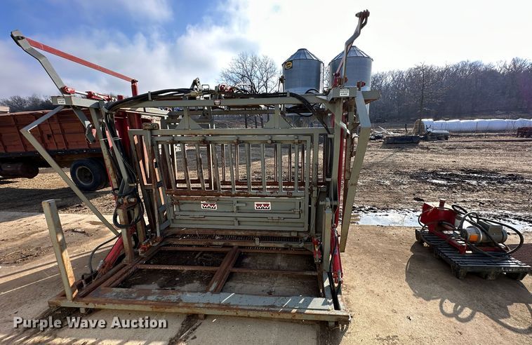 image for item LN9102 WW Manufacturing 1282  squeeze chute