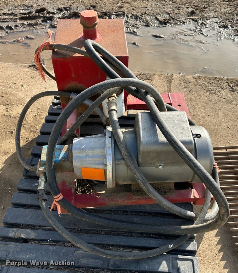 image for item LN9102 WW Manufacturing 1282  squeeze chute