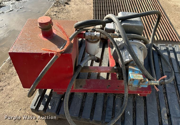 image for item LN9102 WW Manufacturing 1282  squeeze chute