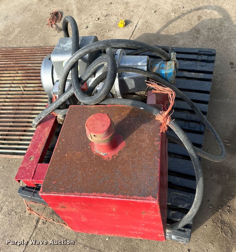 image for item LN9102 WW Manufacturing 1282  squeeze chute