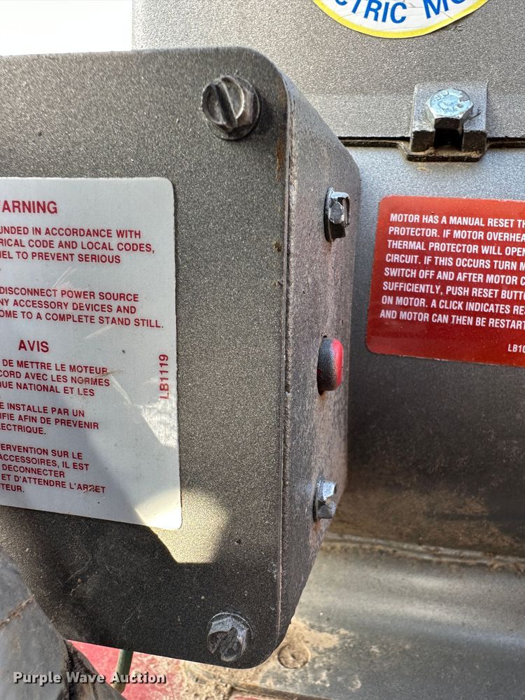 image for item LN9102 WW Manufacturing 1282  squeeze chute