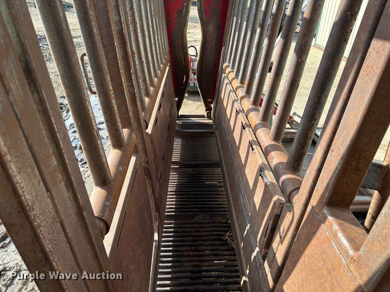 image for item LN9102 WW Manufacturing 1282  squeeze chute