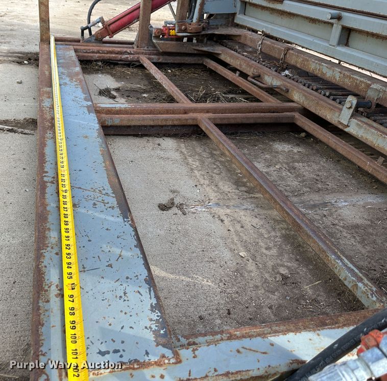 image for item LN9102 WW Manufacturing 1282  squeeze chute