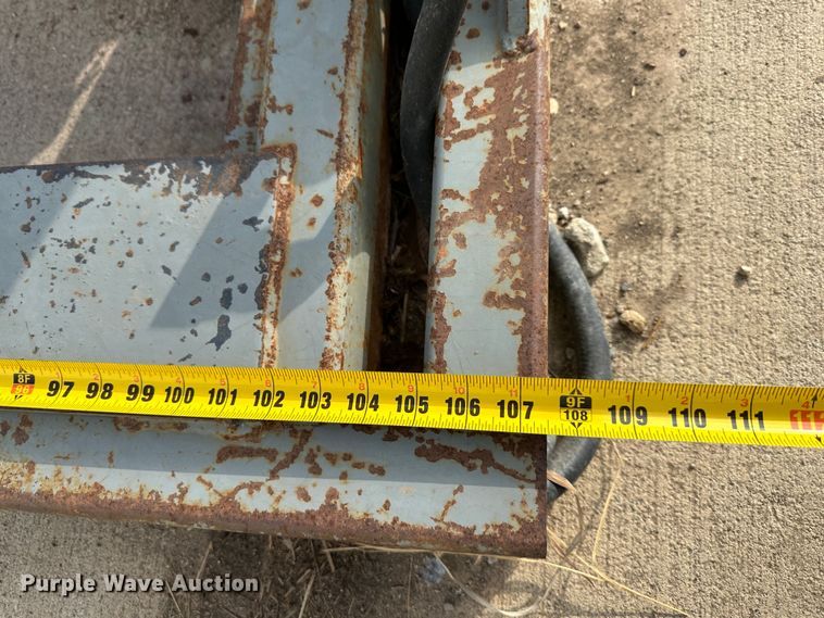 image for item LN9102 WW Manufacturing 1282  squeeze chute