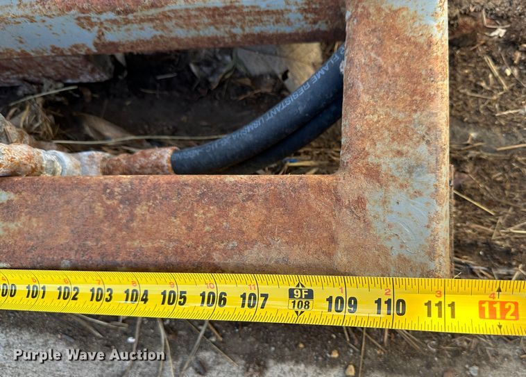 image for item LN9102 WW Manufacturing 1282  squeeze chute