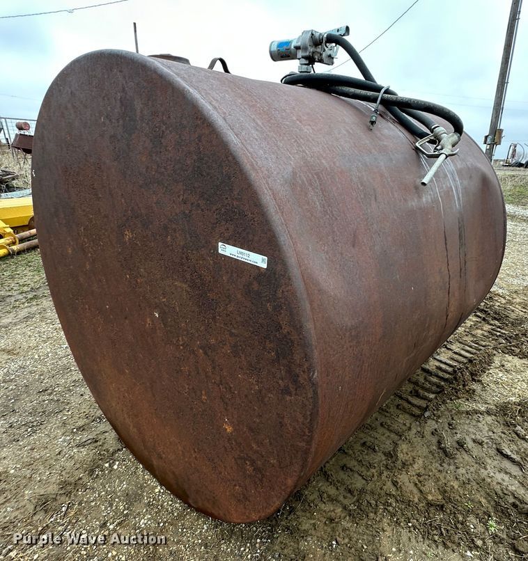 image for item LN9112 1,000 gallon fuel tank
