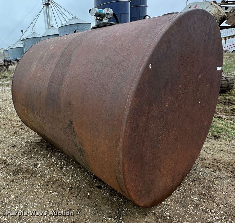image for item LN9112 1,000 gallon fuel tank