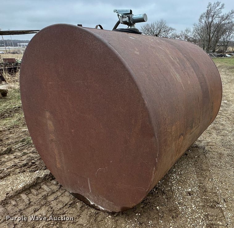 image for item LN9112 1,000 gallon fuel tank