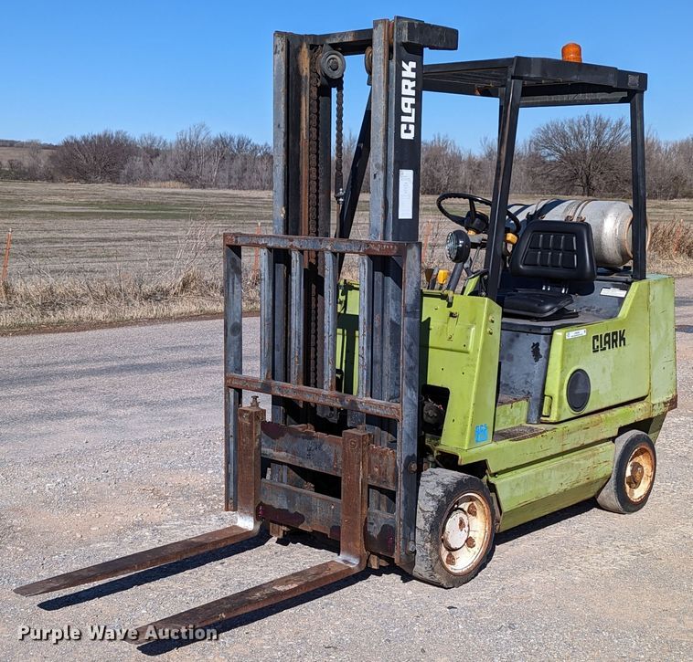 image for item LP9240 Clark GCS25MC  forklift