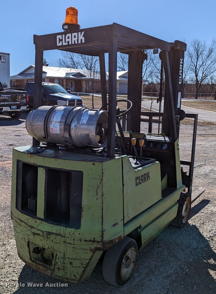 image for item LP9240 Clark GCS25MC  forklift