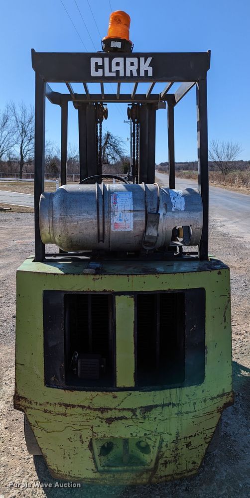 image for item LP9240 Clark GCS25MC  forklift