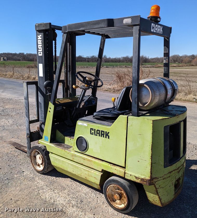 image for item LP9240 Clark GCS25MC  forklift