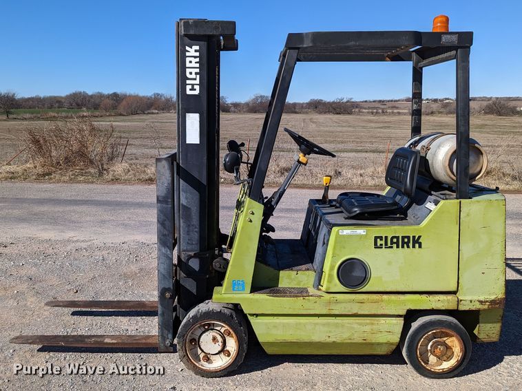 image for item LP9240 Clark GCS25MC  forklift