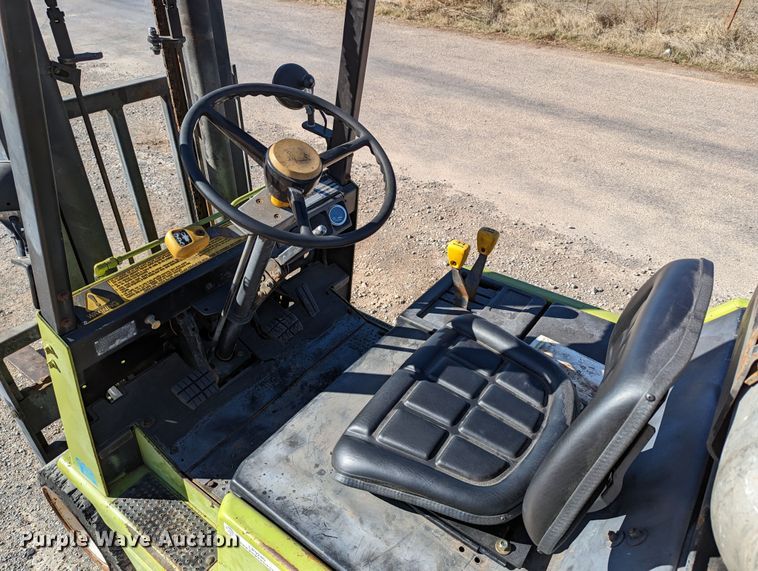 image for item LP9240 Clark GCS25MC  forklift