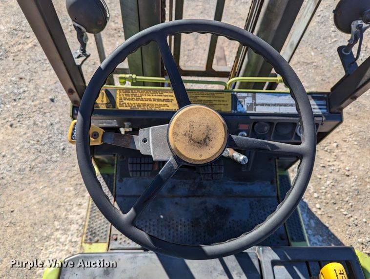 image for item LP9240 Clark GCS25MC  forklift