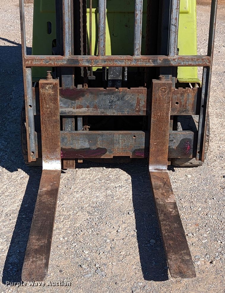 image for item LP9240 Clark GCS25MC  forklift