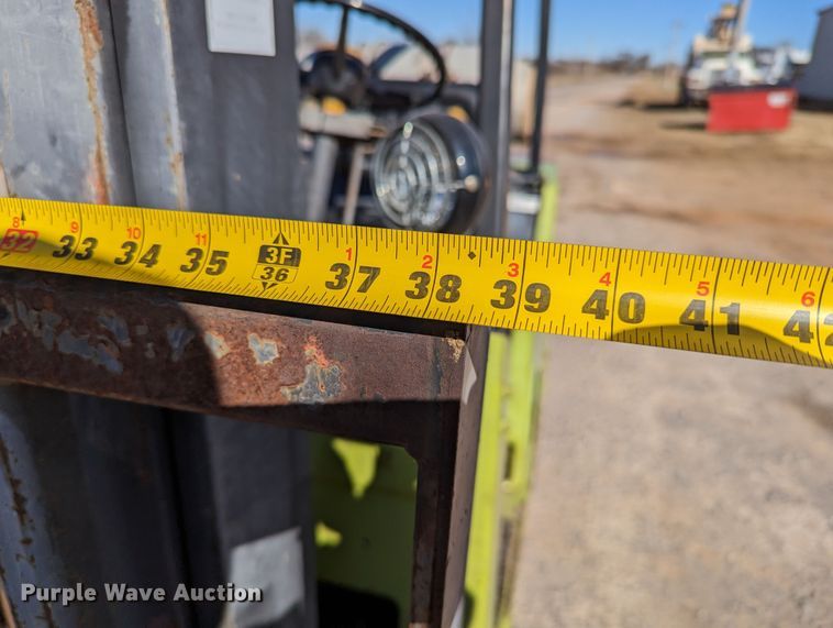 image for item LP9240 Clark GCS25MC  forklift